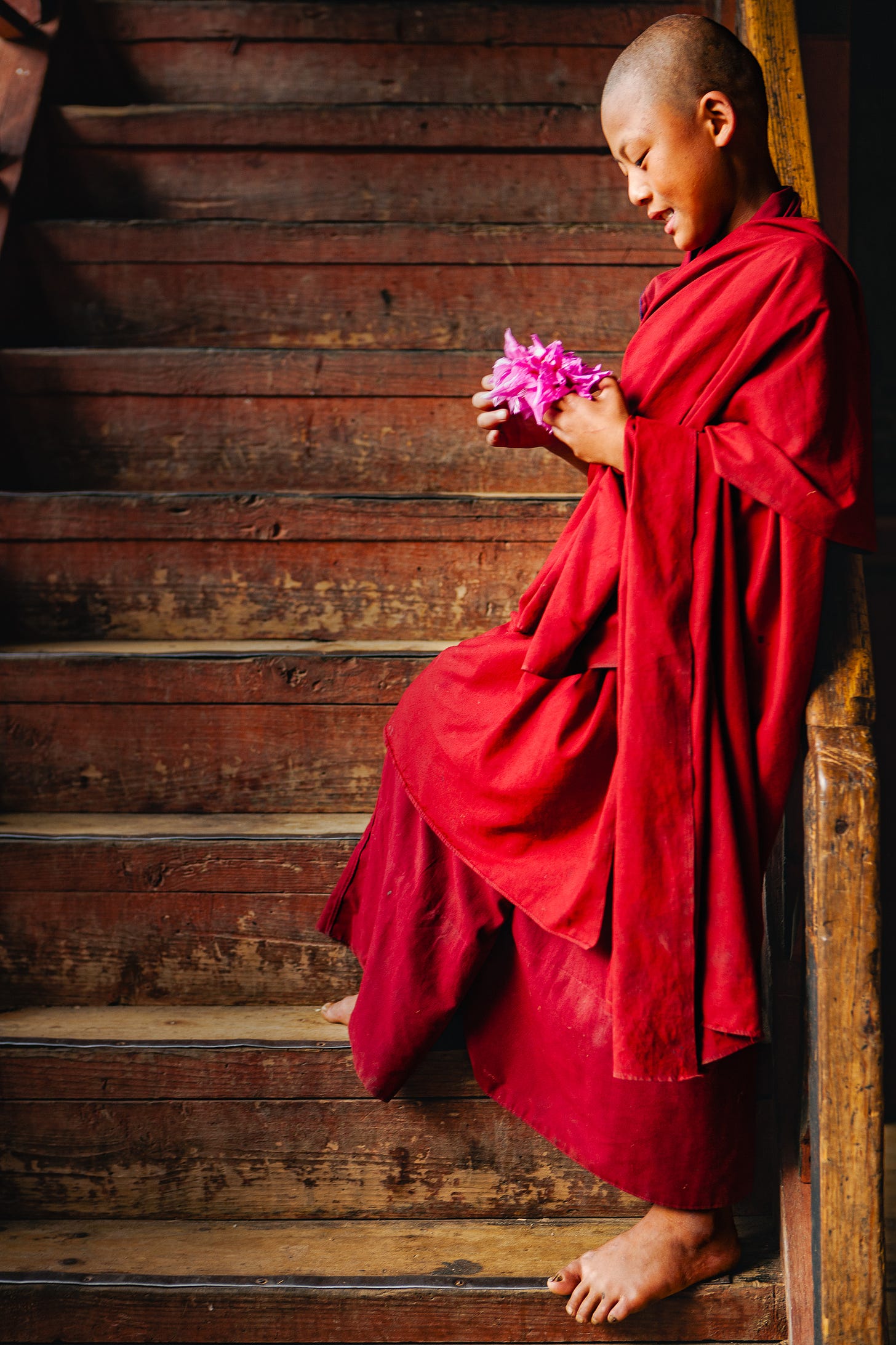 Dechen Phodrang, Bhutan. 1/50, ƒ/2.8, ISO 400, 50mm. © Gavin Gough