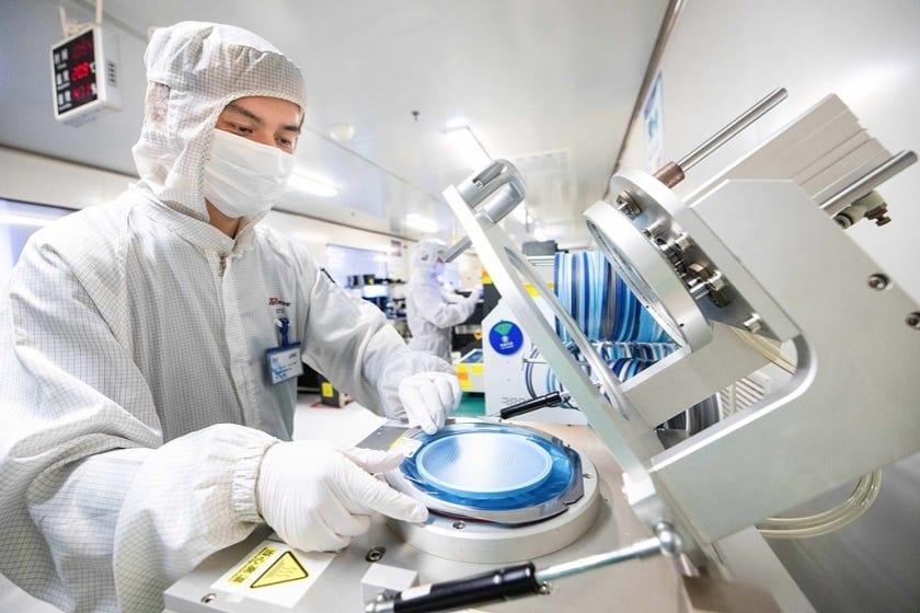 Employees rush to complete export orders in the chip testing workshop of a semiconductor company. Photo: VCG