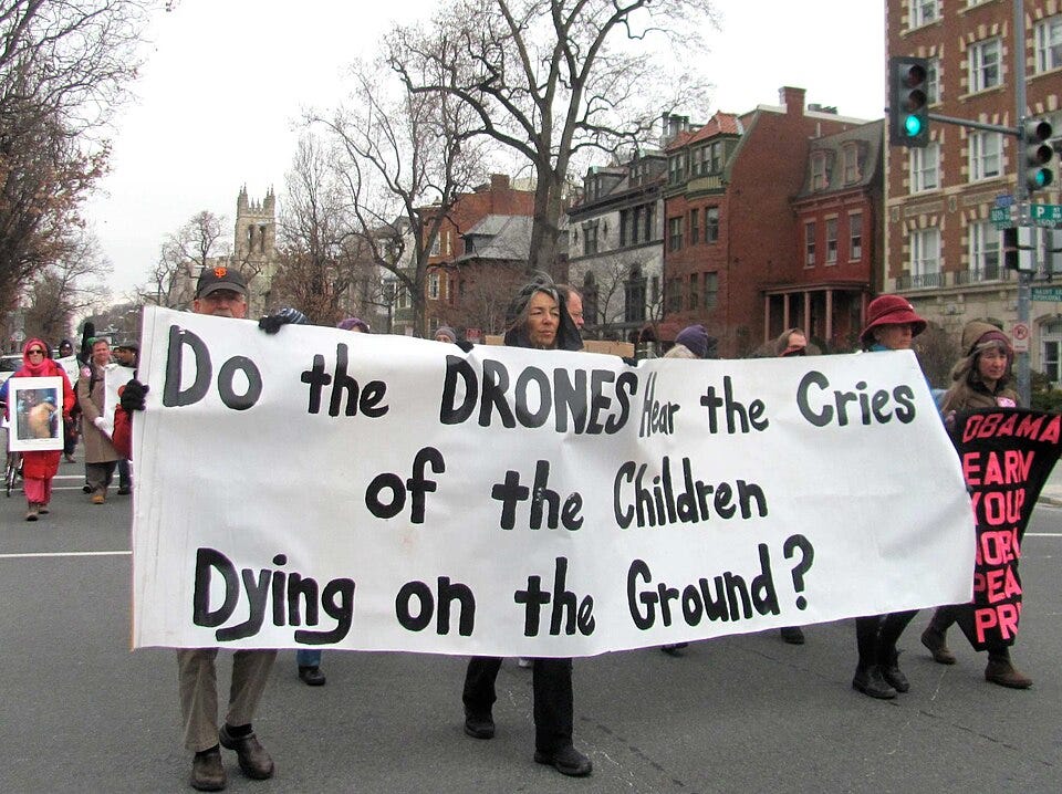 File:Protesting Drones at Obama's Inauguration (8420950079).jpg