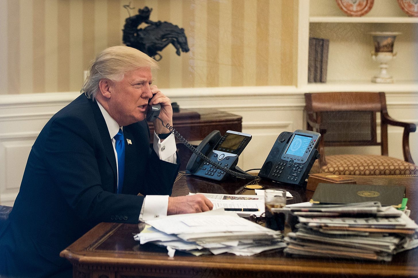 Trump Has a Messy Desk: Tips for Keeping Your Office Tidy | Vogue