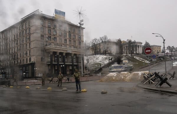 Security forces guarding Kyiv’s Maidan Nezalezhnosti, or Independence Square, this month. Security forces guarding Kyiv’s Maidan Nezalezhnosti, or Independence Square, this month.