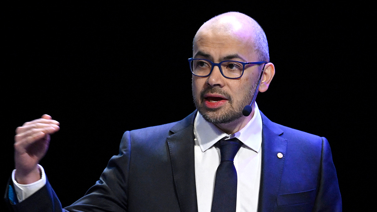 Google DeepMind CEO issues chilling warning for what will happen to AI in  five years