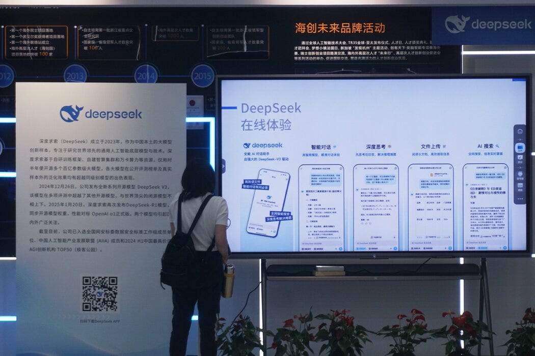 美国科技精英对中国的发展和创新着迷，包括像DeepSeek这样的公司。