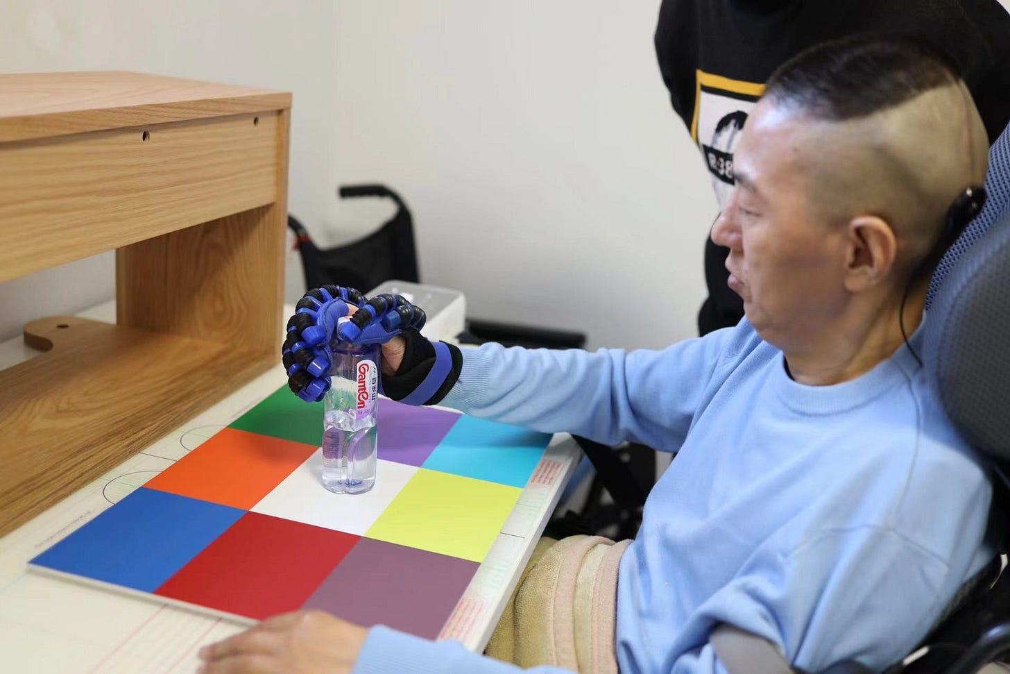 Chinese brain chip helps paralysed man regain mobility – and it's less invasive than Elon Musk's Neuralink | South China Morning Post Chinese brain chip helps paralysed man regain mobility – and it's less invasive than Elon Musk's Neuralink | South China Morning Post