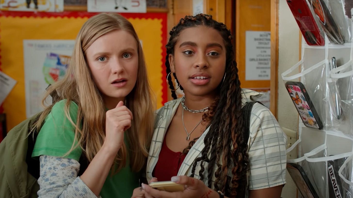 Hadley Robinson and Alycia Pascual-Pena as Vivian and Lucy in Moxie