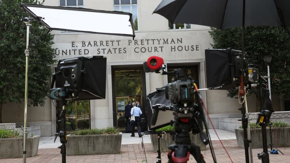 Trump grand jury in special counsel election probe leaves court