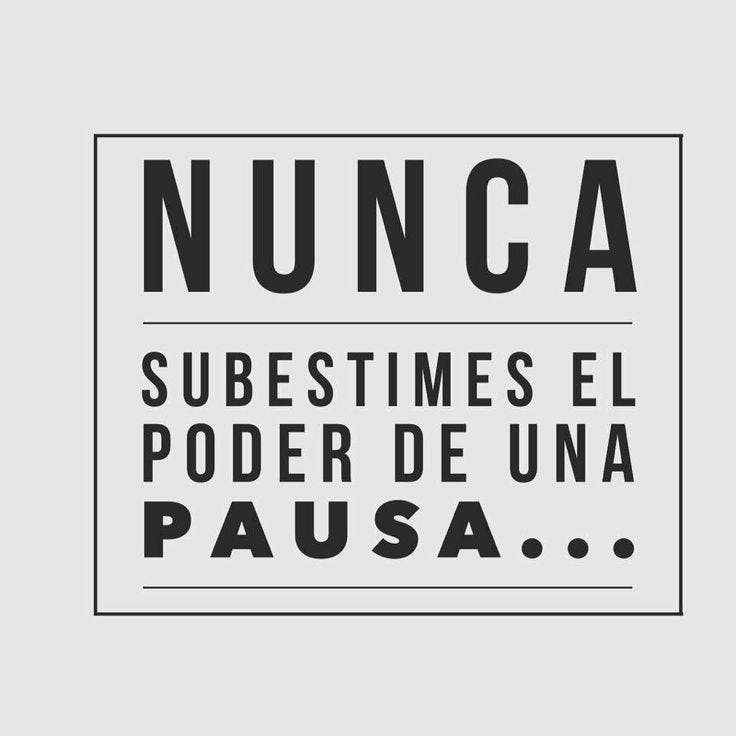 This may contain: a sign that says nunca substimes el poder de una pausa This may contain: a sign that says nunca substimes el poder de una pausa