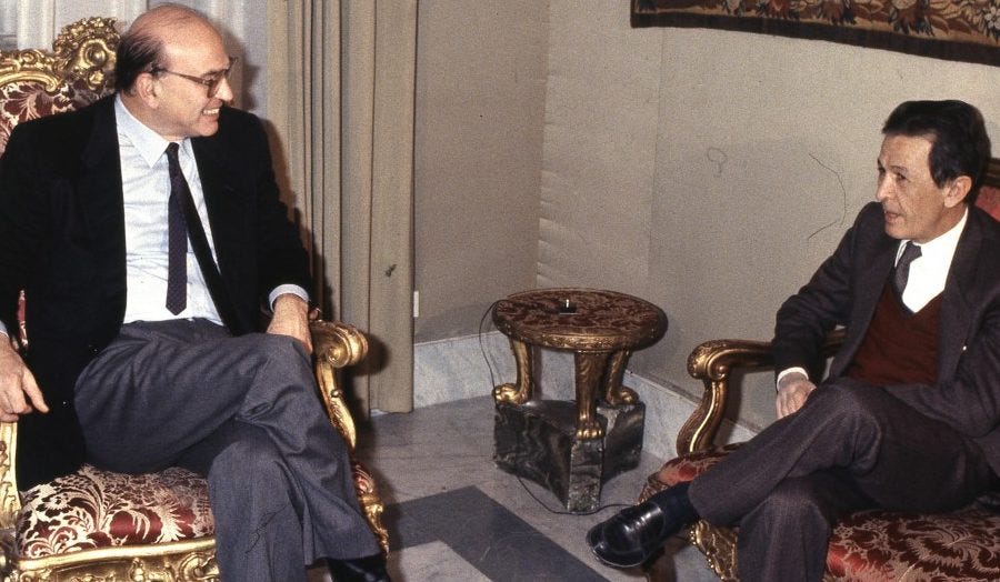 Non è più una terra per giganti: c'erano una volta Craxi e Berlinguer Non è più una terra per giganti: c'erano una volta Craxi e Berlinguer