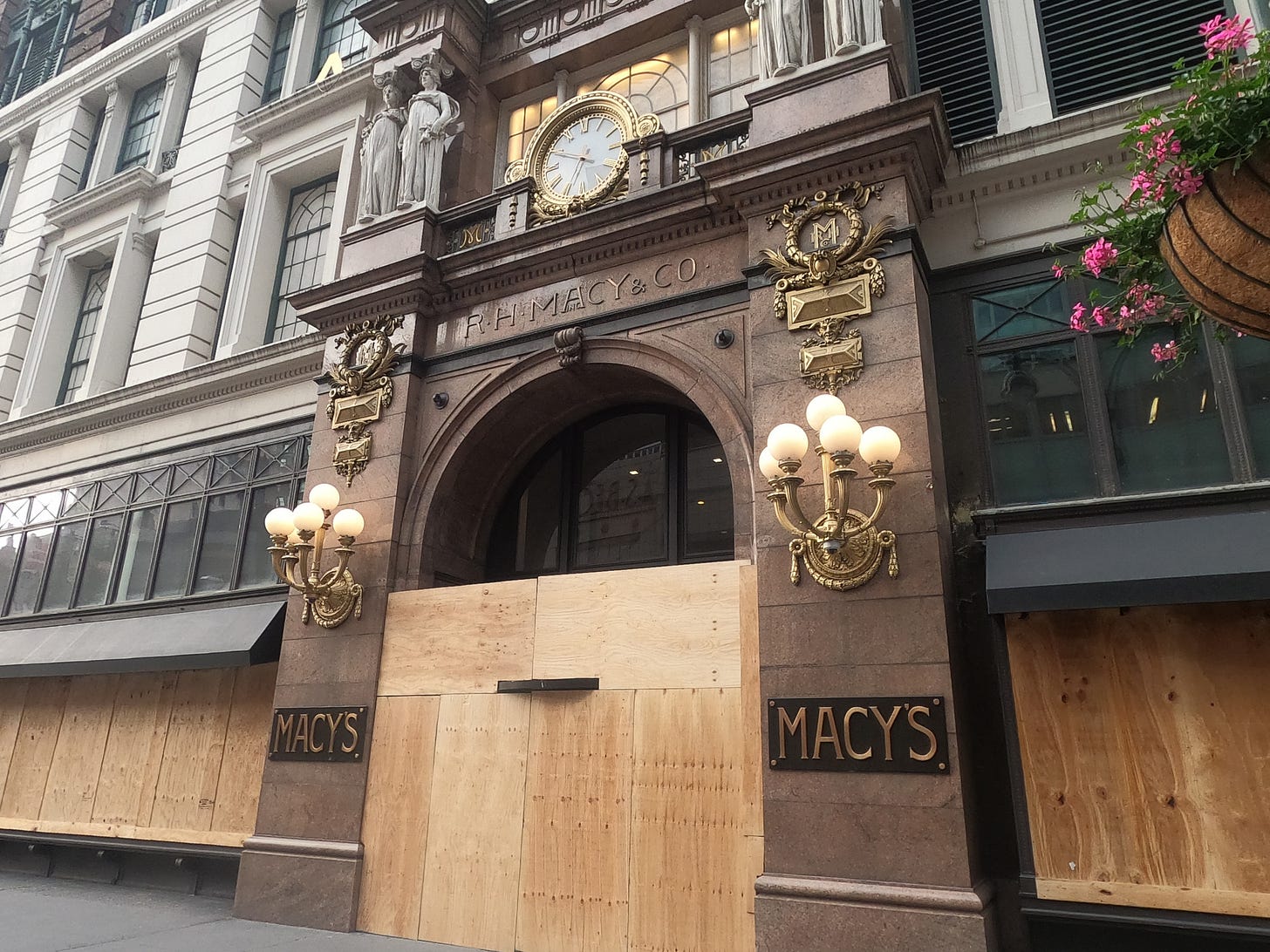 https://riots.snowden.nyc/static/images/news/sunday-riots/sunday-riots-n.jpg