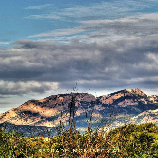El Montsec de Rúbies (o de Meià) vist des de la vall d'Àger. La Noguera, Lleida, Catalunya.