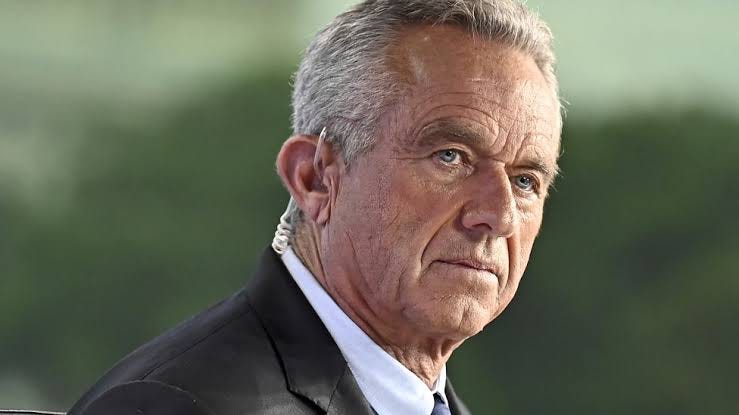 RFK Jr wasn't campaigning as an anti-vaxxer - until Rogan controversy - BBC  News