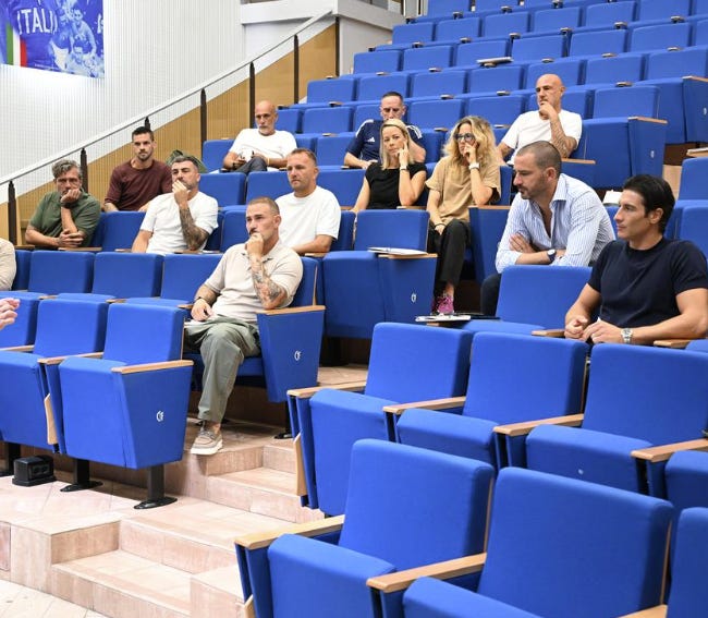 O "Master" da UEFA Pro e a nova geração de técnicos que nasce entre a teoria e a pressão do futebol italiano / Coverciano: il "Master" UEFA Pro e la nuova generazione di tecnici che nasce tra teoria e pressione del calcio italiano O "Master" da UEFA Pro e a nova geração de técnicos que nasce entre a teoria e a pressão do futebol italiano / Coverciano: il "Master" UEFA Pro e la nuova generazione di tecnici che nasce tra teoria e pressione del calcio italiano