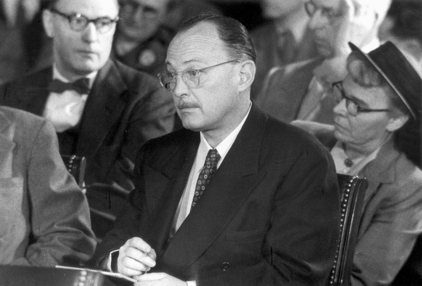 欧文拉铁摩尔在听证会上