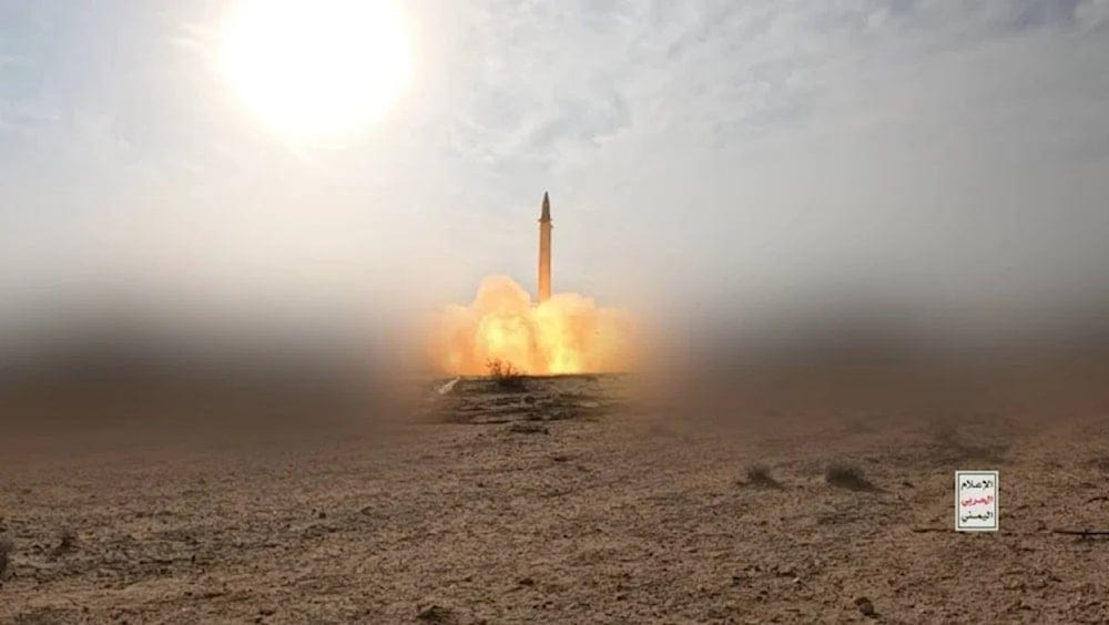 Launch of a ballistic missile from Yemen toward the occupied Palestinian territories. (YAF military media)