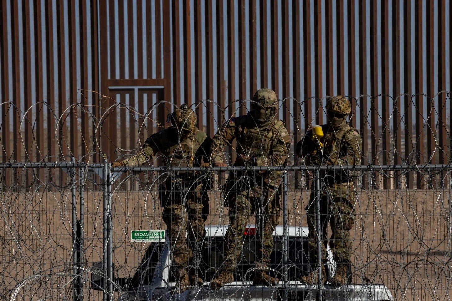 Pentagon to Boost Troops at US-Mexico Border and Help With Deportations -  Bloomberg