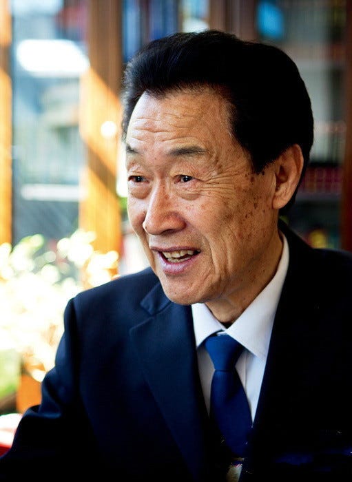 Wang Yongzhi photographed for Tsinghua University (清华大学). Wang Yongzhi photographed for Tsinghua University (清华大学).