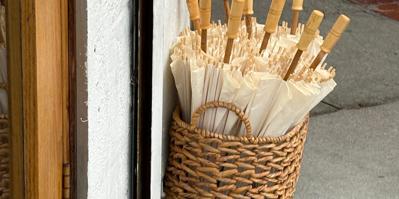 what are people wearing at courage bagels?