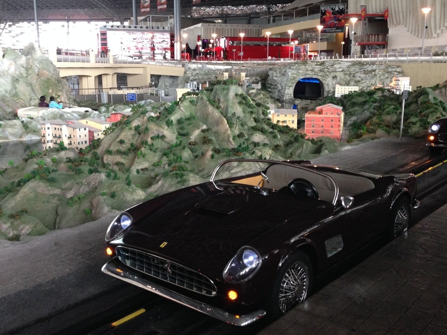 Bell'Italia ride with small scale 1958 Ferrari 250 California