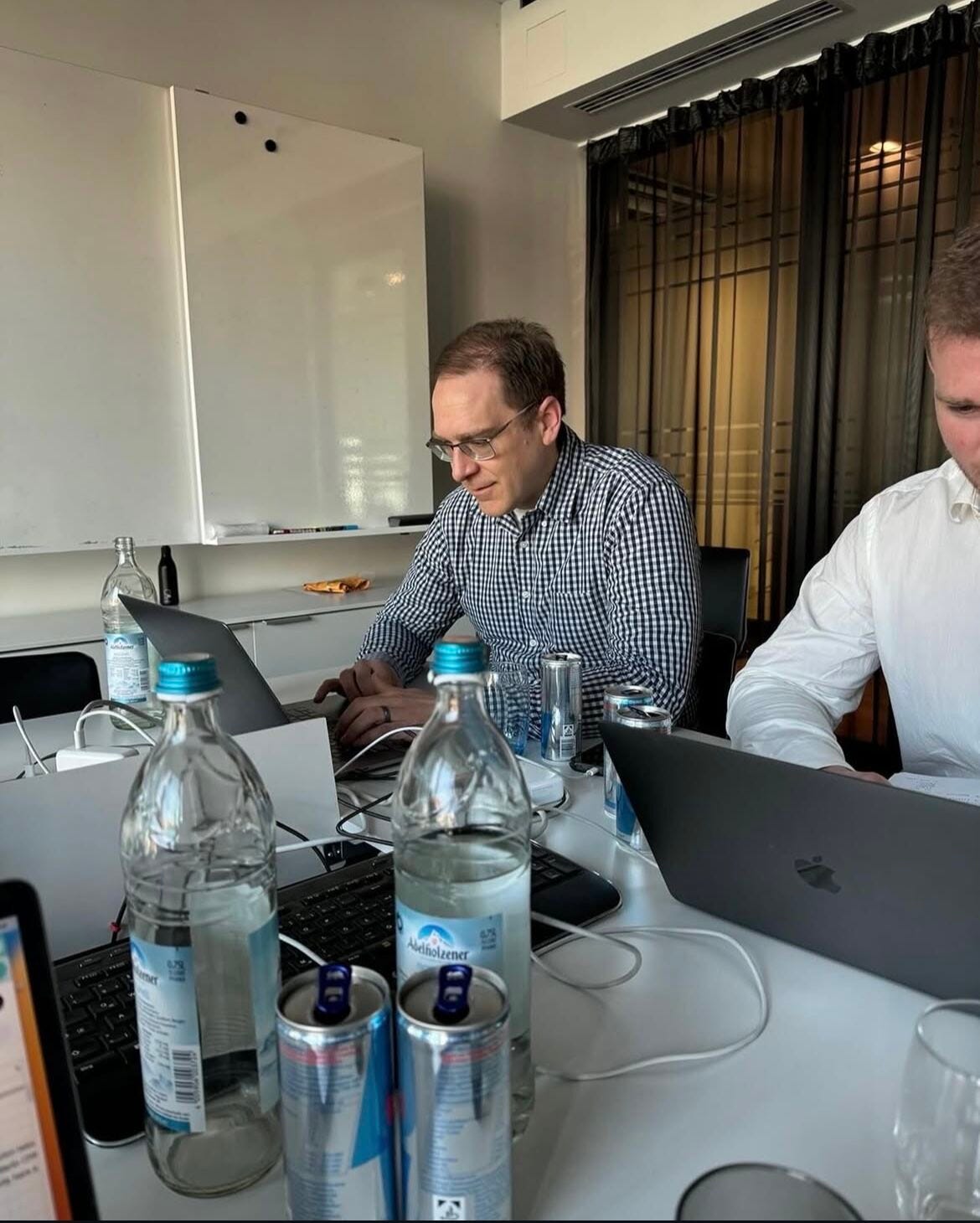 No alternative text description for this image