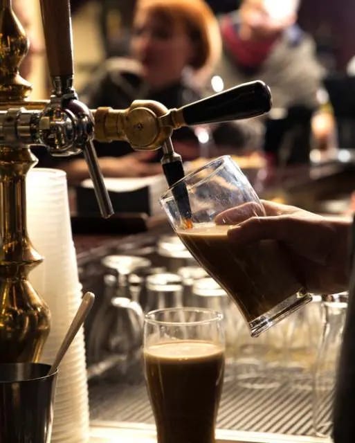 Irish Pub Etiquette 101: How Not to Be That Tourist in an Irish Pub