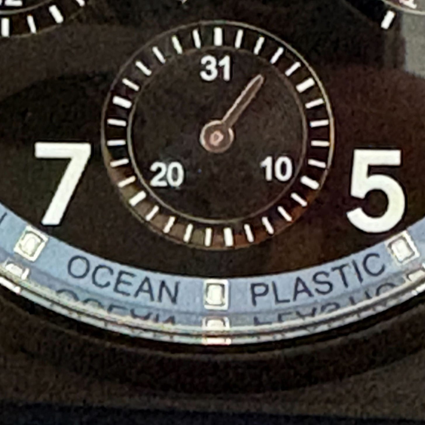 Armitron Wave 40mm – Meet the $95 Watch Cleansing Up the Ocean 4