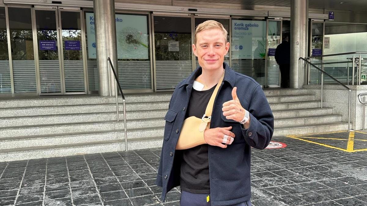 Doce días después de la caída, Vingegaard sale del hospital de Vitoria