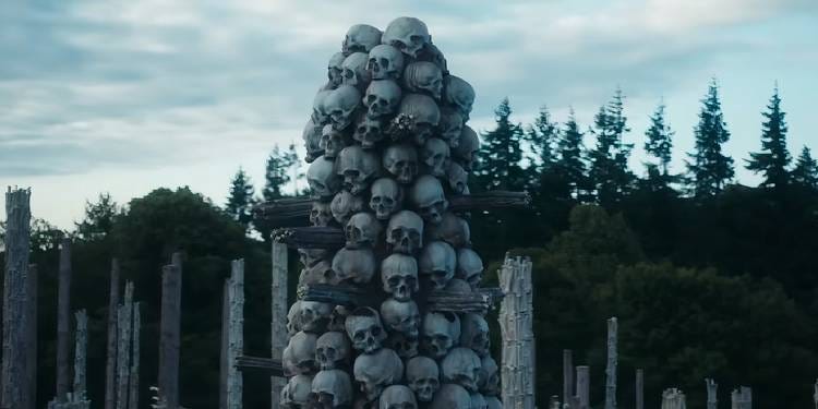 A tower of skulls in 28 Years Later.