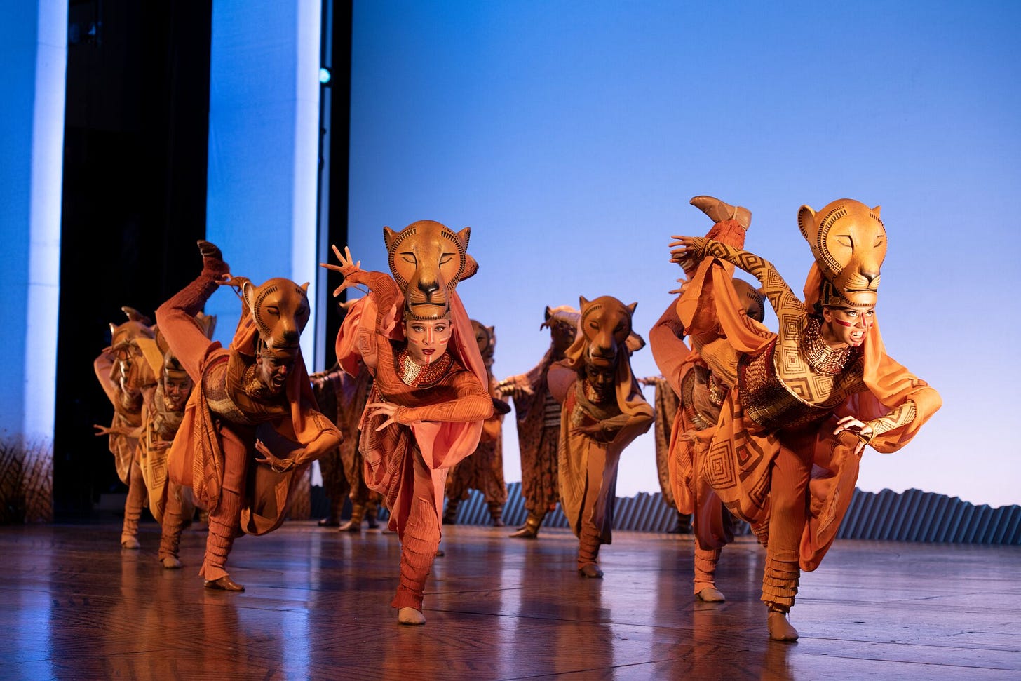 Le Roi Lion continue d'enchanter le Théâtre Mogador, et c'est le spectacle  parfait pour les fêtes | Le Bonbon