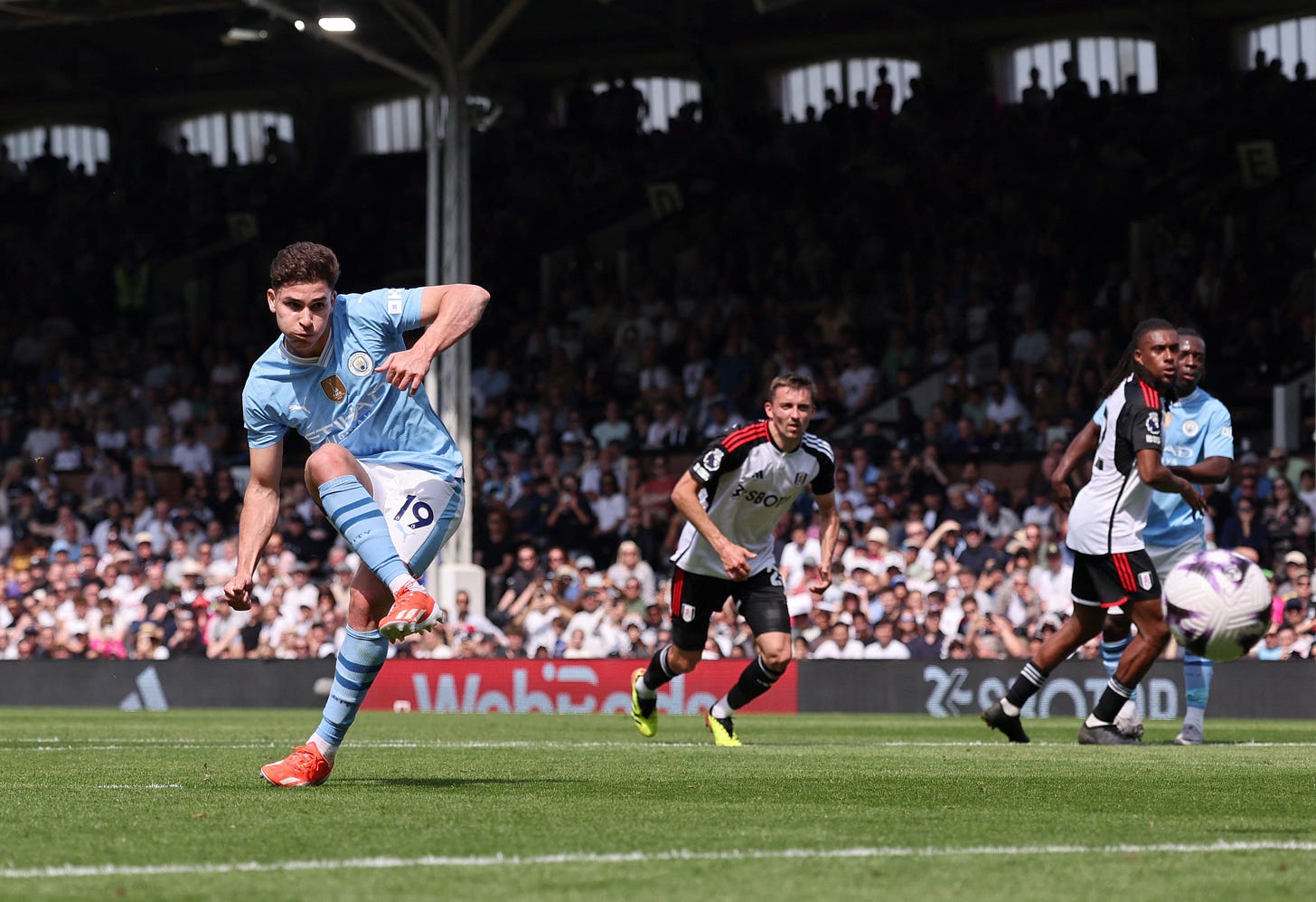 Gvardiol double in rout of Fulham sends Man City top | Reuters Gvardiol double in rout of Fulham sends Man City top | Reuters