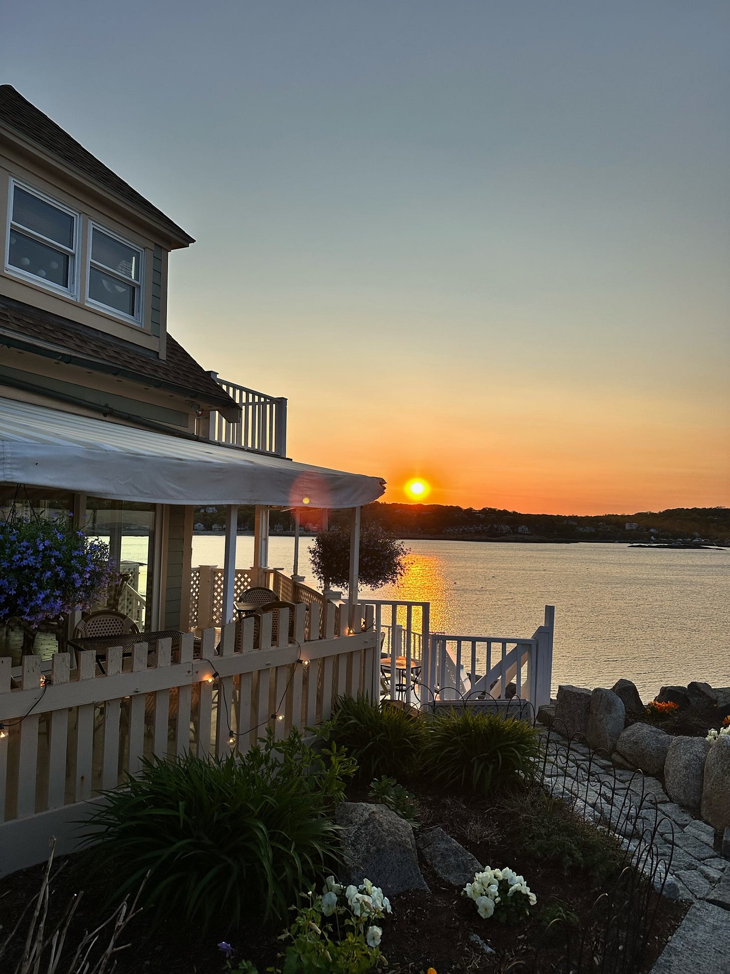 A house with a view of the sunset

AI-generated content may be incorrect.