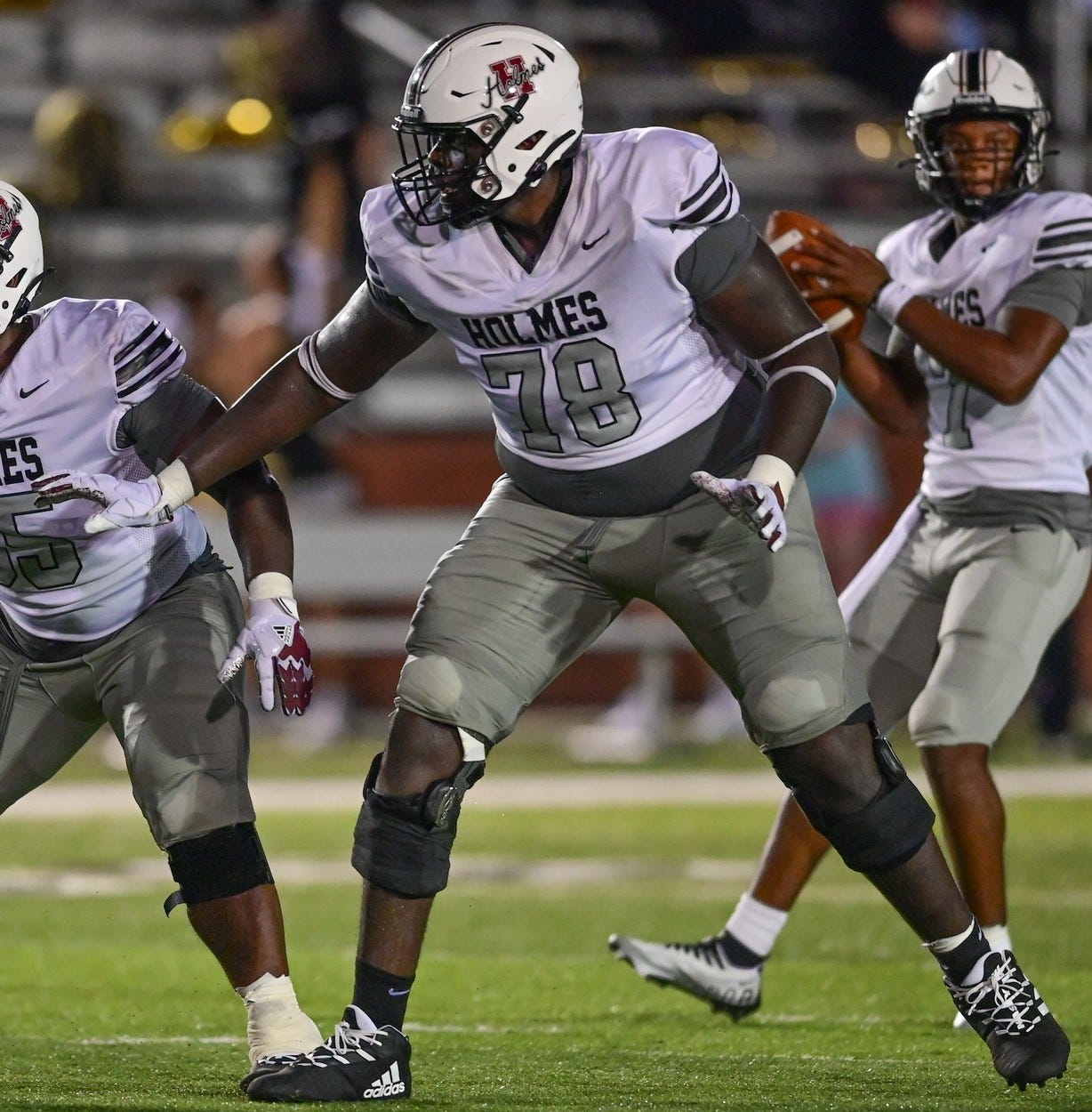 JuCo Football Forer on X: "Markel Bell @MarkelB_78 @ Holmes JuCo  @HolmesccFB picks up @CanesFootball Offer @OLCoachGeorge @holmesathletics  @jucoweekly https://t.co/lRNOWbe8cY" / X