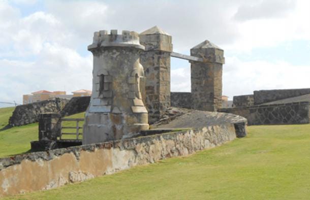 The old gate at the east end of Castillo de San Cristobal (CC BY-SA 2.0) The old gate at the east end of Castillo de San Cristobal (CC BY-SA 2.0)