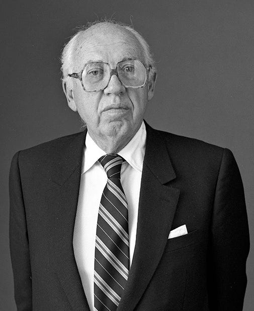 https://upload.wikimedia.org/wikipedia/commons/6/66/William_Casey%2C_Director_of_Central_Intelligence_Agency_ME298-1_%28cropped%29%282%29.jpg