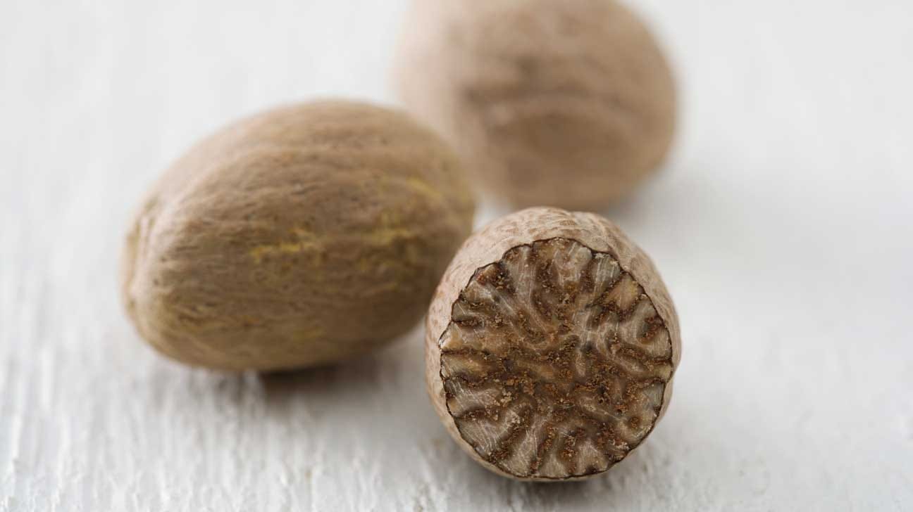 8 Science-Backed Benefits of Nutmeg