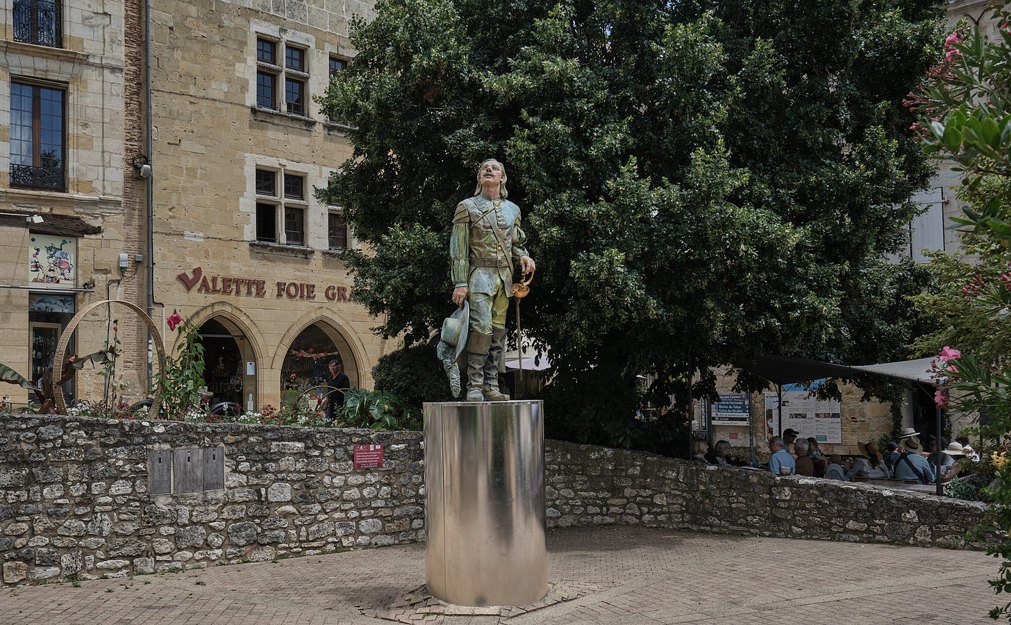Cyrano, on Place de la Myrpe