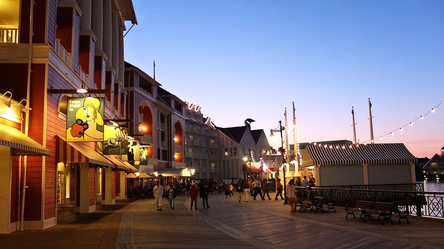 Image: traveljunction via Wikimedia Commons Image: traveljunction via Wikimedia Commons