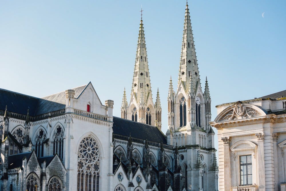 May be an image of Sacré-Cœur and York Minster