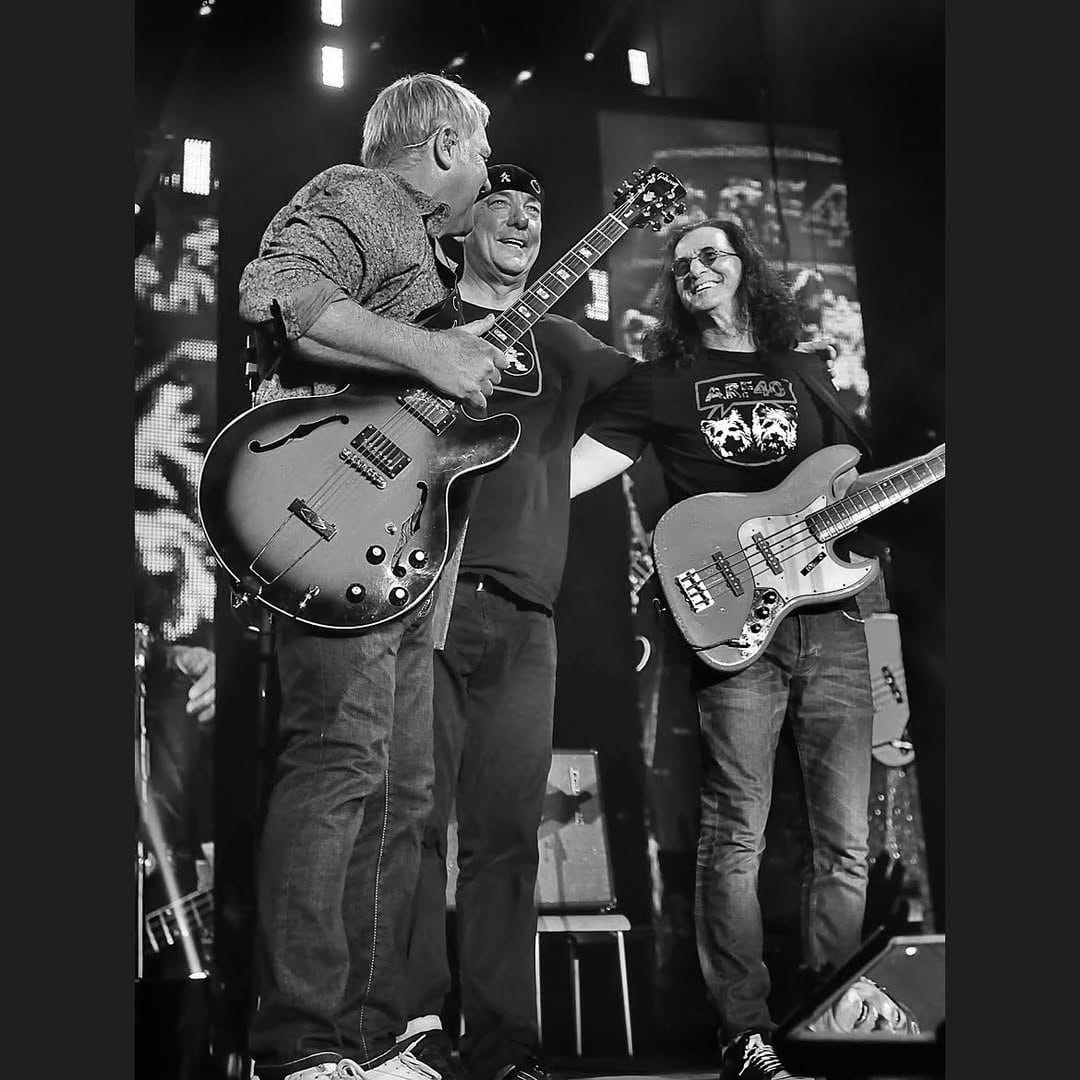 Alex Lifeson, Neil Peart e Geddy Lee na apresentação final do Rush, em 2015