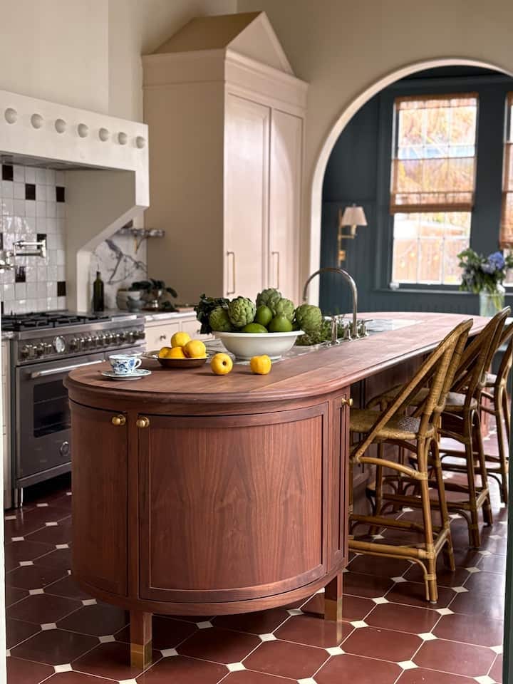 Full kitchen image 1