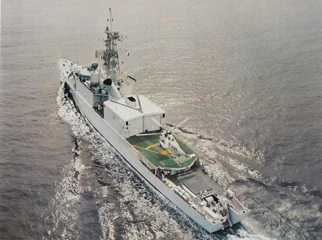 r/WarshipPorn - A Sea King helicopter over the flight deck of Royal Canadian Navy destroyer HMCS Iroquois(DDG 280), Gulf of St Lawrence. 1972 [4023x3007]