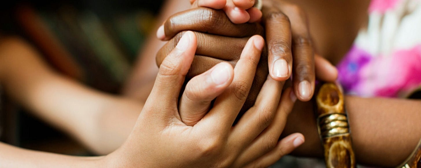 Una carta de amor a las redes de apoyo de mujeres – espina rosa