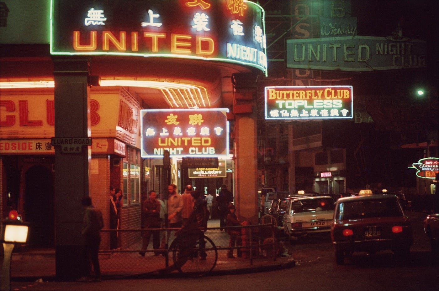 Bathed in Neon: Greg Girard's Nocturnal 1970s Hong Kong Bathed in Neon: Greg Girard's Nocturnal 1970s Hong Kong