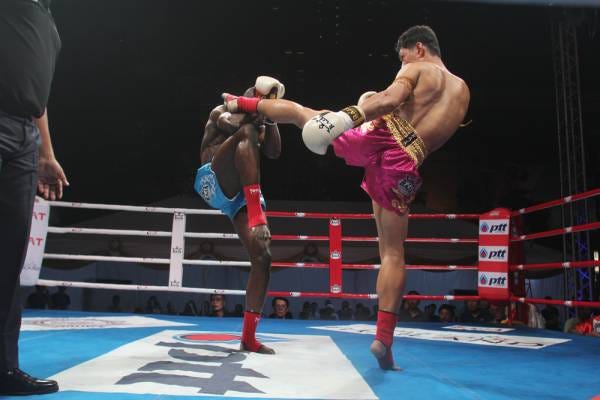 Swinging the Bat: How to Do the Muay Thai Roundhouse Kick - Breaking Muscle