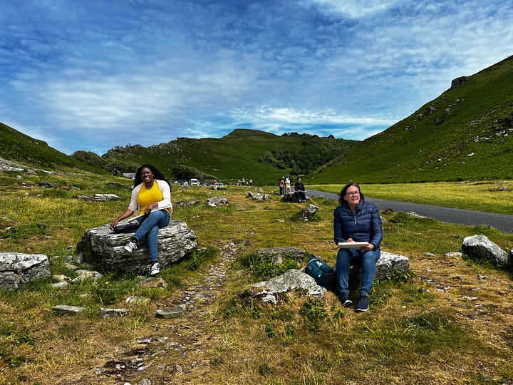 photos of people sketching outdoors