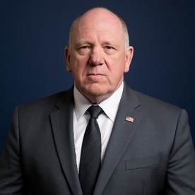 A person in a suit and tie

AI-generated content may be incorrect.