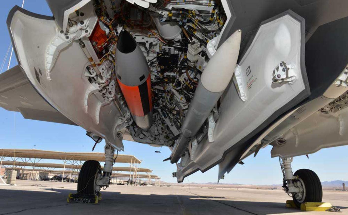 r/WarplanePorn - Close up of F-35 with B61-12 Thermonuclear Gravity Bomb inside weapons bay. [1413x872]