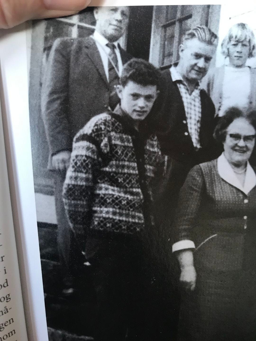 Recreating a knitted jacket from an old blurry photo