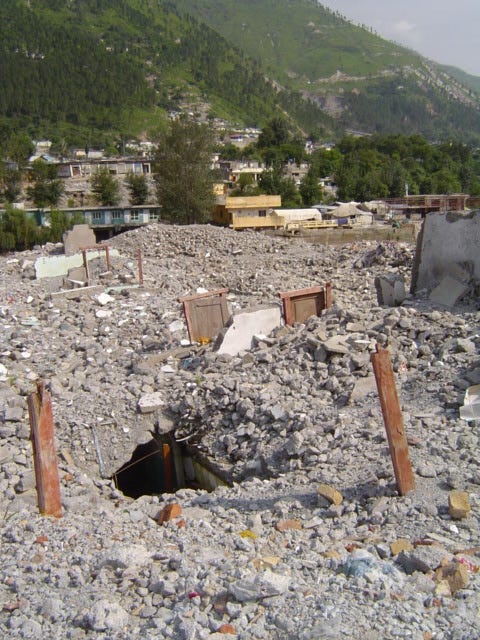 Photo: Saadia Malik / Wikimedia Commons (CC BY 2.0) Ruins of a building, possibly a school, in Balakot. Balakot (Pakistan) was at the epicenter of the Oct 2005 Kashmir Earthquake .
