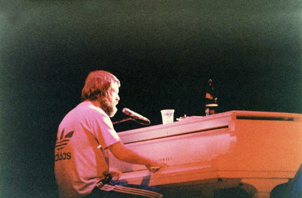 http://www.modernsuperior.com/wp-content/uploads/2015/03/brian-wilson-the-beach-boys-1979.jpg http://www.modernsuperior.com/wp-content/uploads/2015/03/brian-wilson-the-beach-boys-1979.jpg