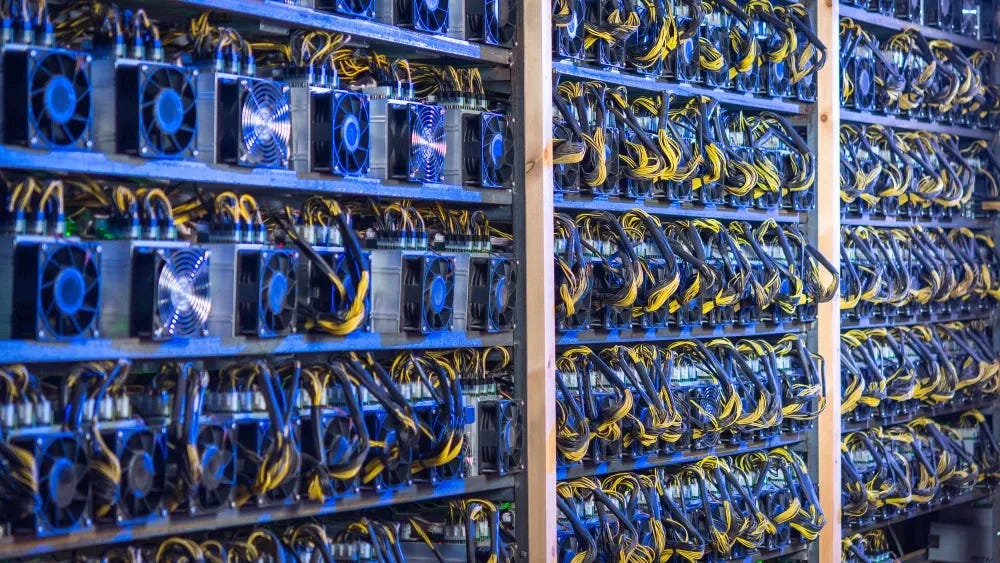 Uma fazenda de mineração de criptomoedas Bitcoin. Shutterstock